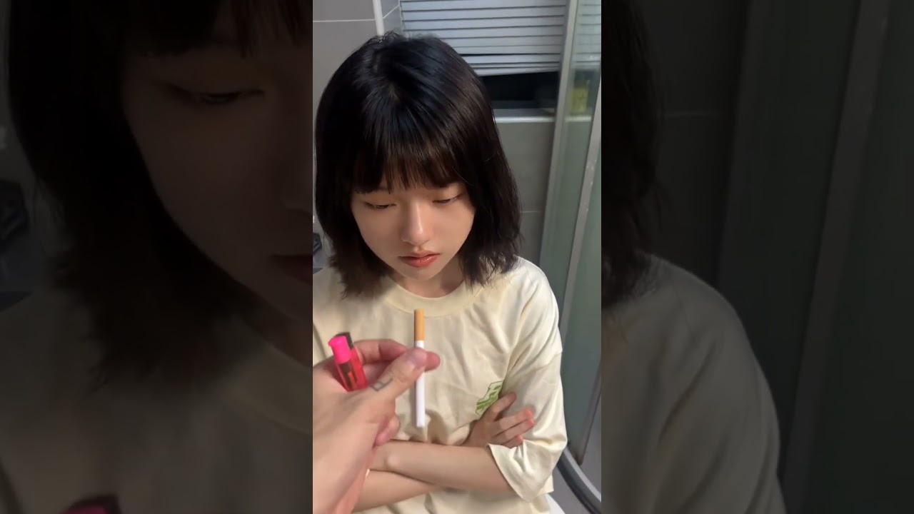Smoke with girlfriend status |Beautiful Girl | Funny Girl Smoking #smokewithgirlfriendstatus #shorts