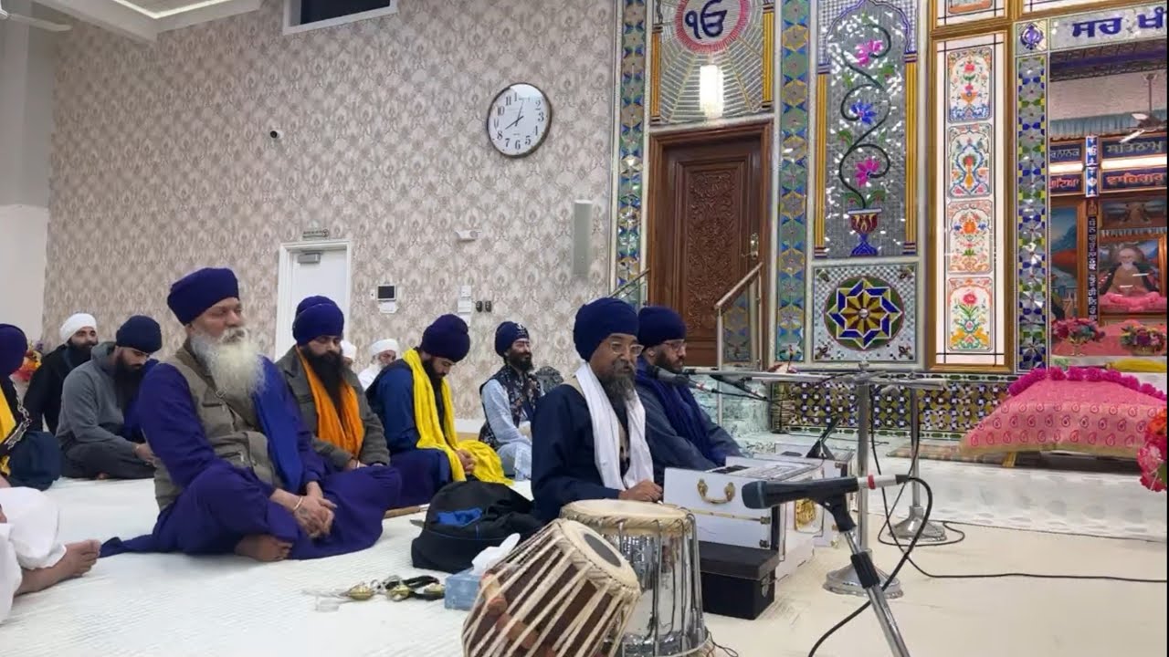 Sri Guru Gobind Singh Ji - ਫਕੀਰ ਫੁੱਲਾਂ ਦਾ ਬੁੱਕ ਭੇਟਾ ਲਿਆਇਆ