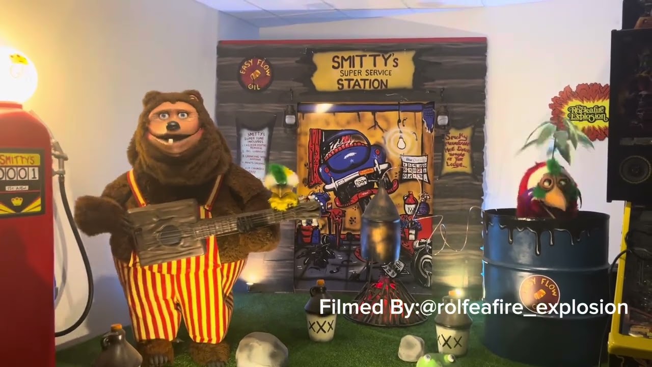 The Rock-afire Explosion: Billy Bob & Looney Bird, “Happy Together”