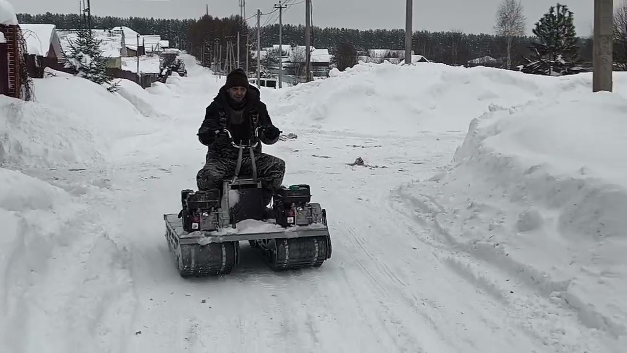 Двухгусеничный мотобуксировщик с бортоповоротной системой. 01.02.2026г.