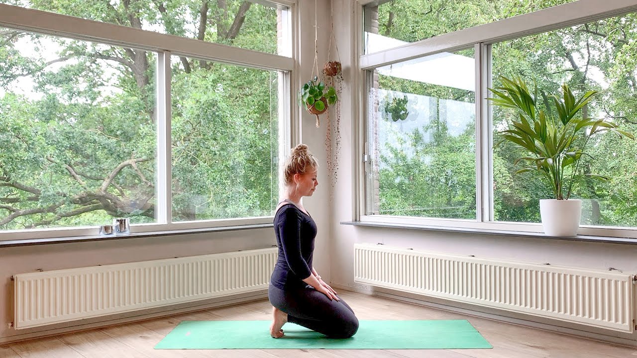 Yogasessie tegen spierpijn - Sarah's yogatips voor wandelaars