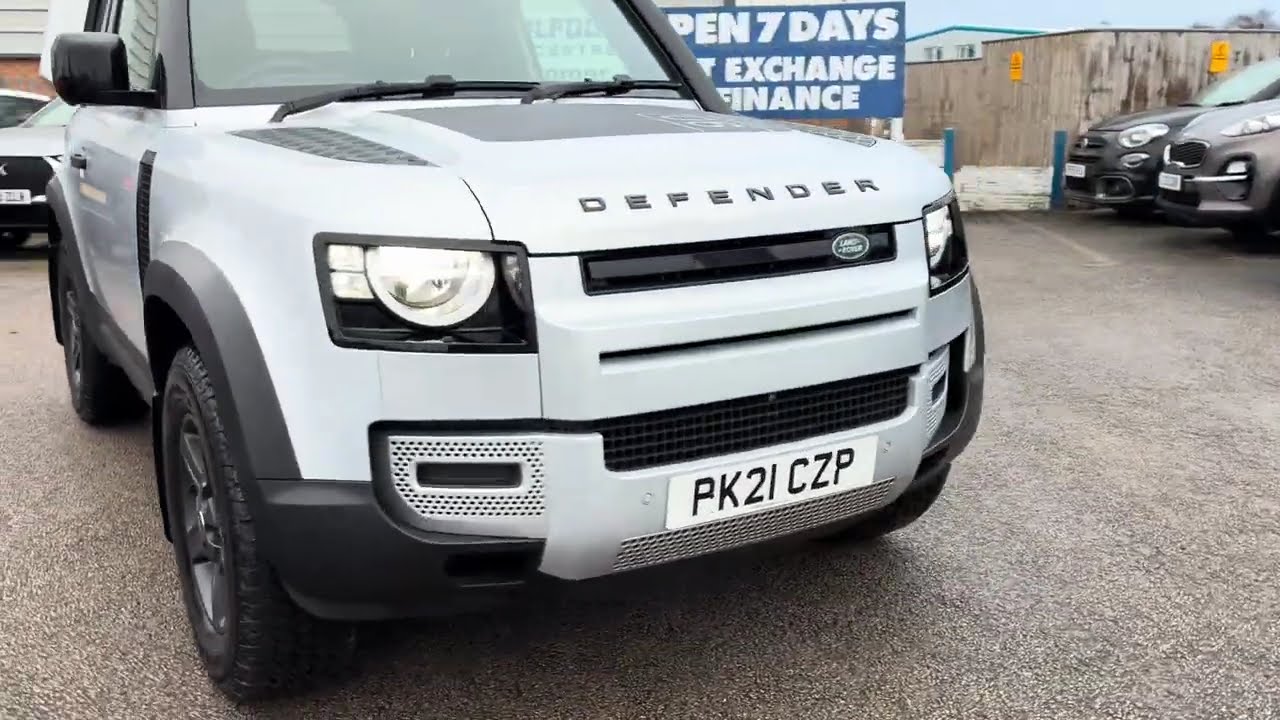 Land Rover Defender 