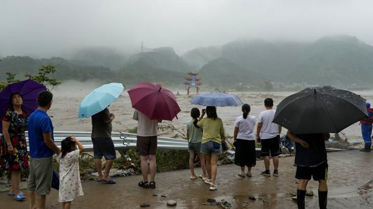 Floods surround Beijing as thousands are evacuated