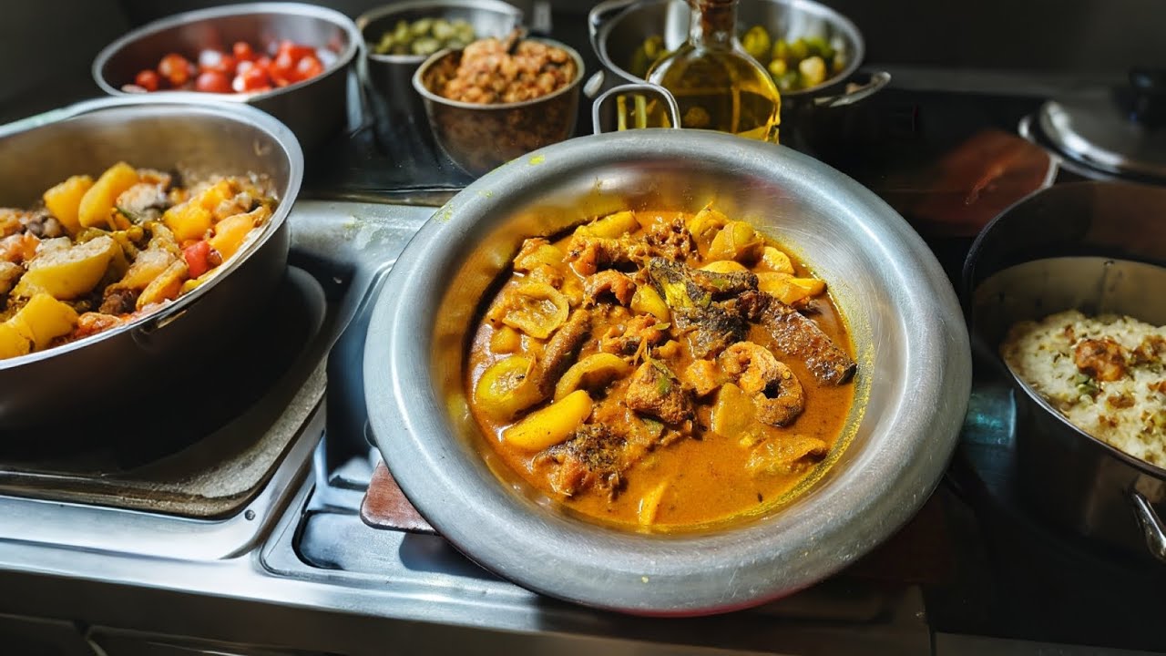 কাঁচা টমেটা ও আলু দিয়ে ল্যাটা মাছের ঝাল ঝোল | Lata Fish Curry with Raw Tomato & Potato 