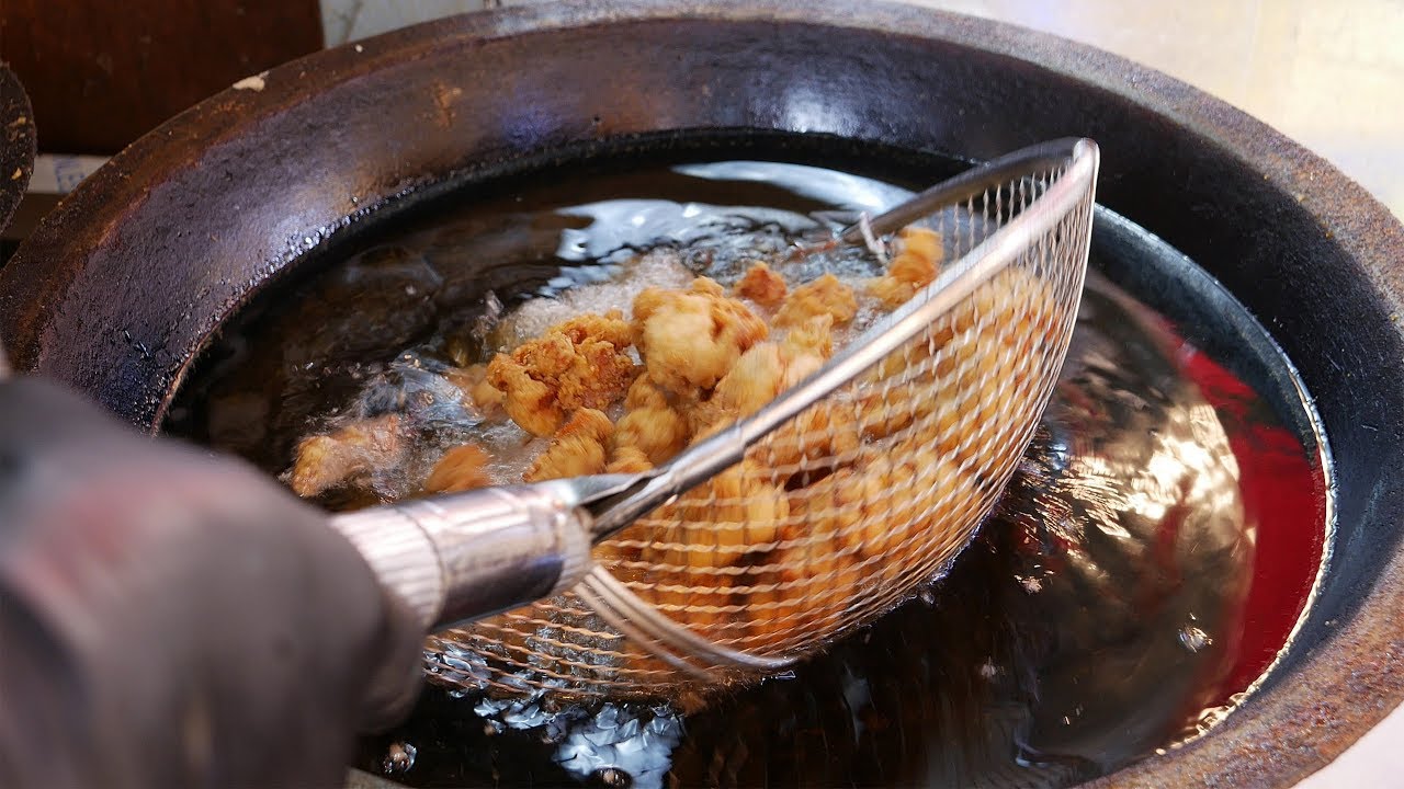 Sweet and Spicy Fried Chicken │ Saemaul Market, Seoul Korea │ Street Food in Korea