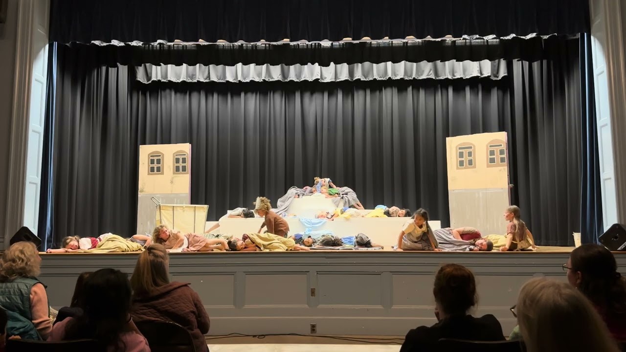 Annie HSS Drama Club 2025 Friday 11/21