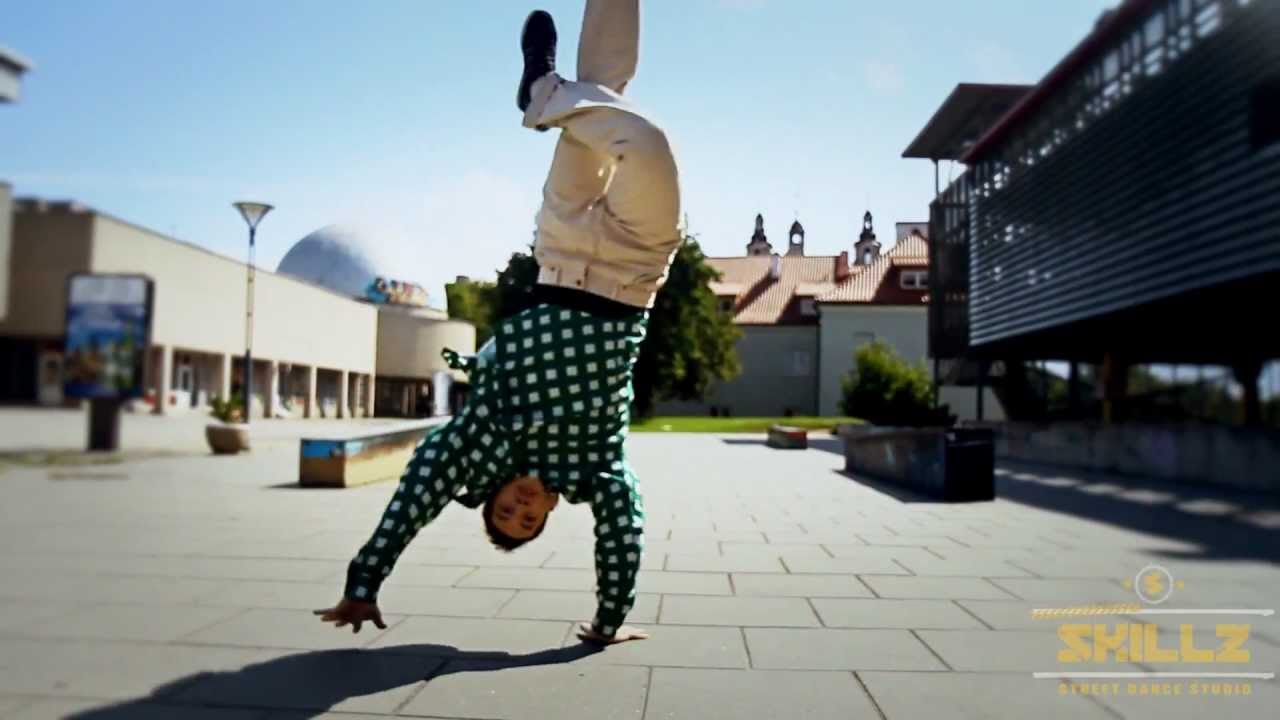 Denis Bboying 2012 (gatves sokiai vilniuje)