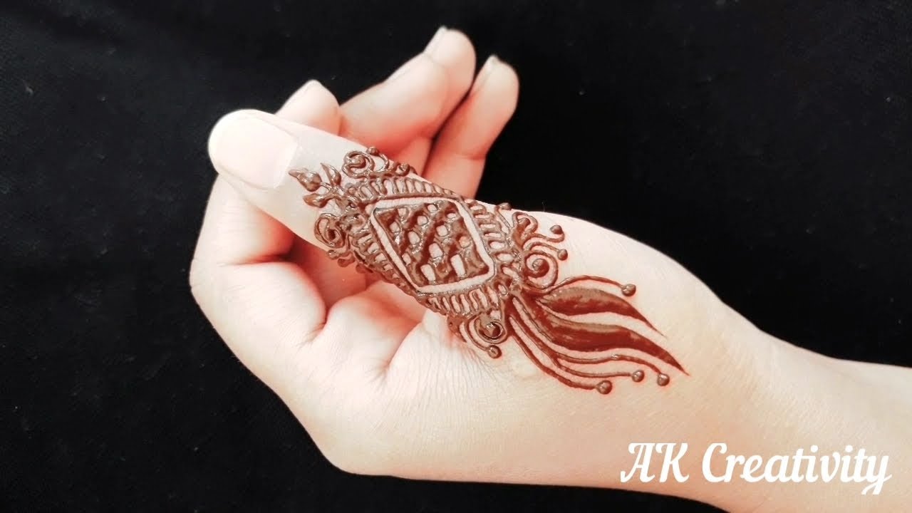 Beautiful thumb mehndi design