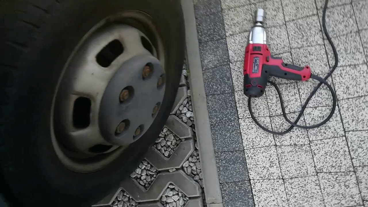 HAMRON klucz udarowy z Juli test przy odkrecabiu koła w busie