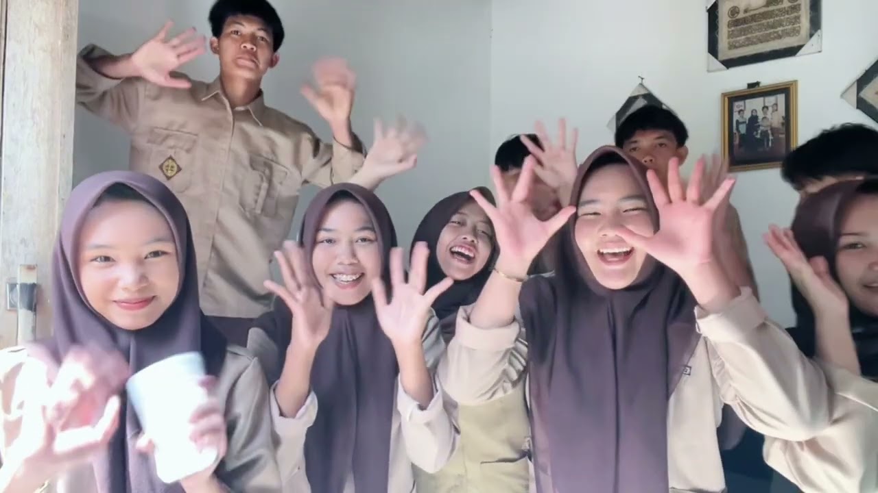 XII D - KORIKULER P8 - ONDE ONDE