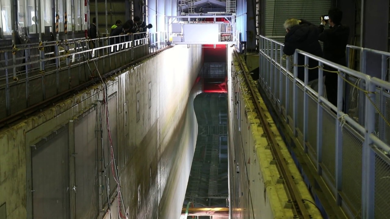 港湾空港技術研究所  津波試験
