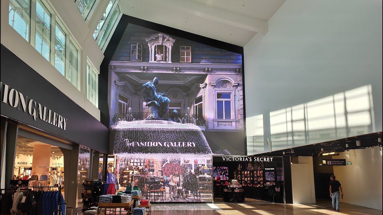 Immersive video wall at 'The Fashion Gallery' in Vienna International Airport