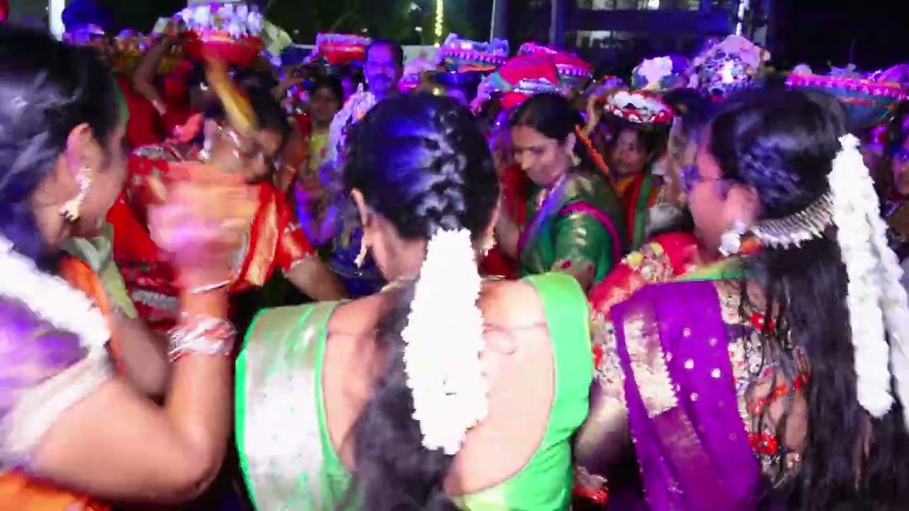 బర్మా వారి శ్రీ విజయ దుర్గాదేవి అమ్మవారి సారె ఊరేగింపు 2025
