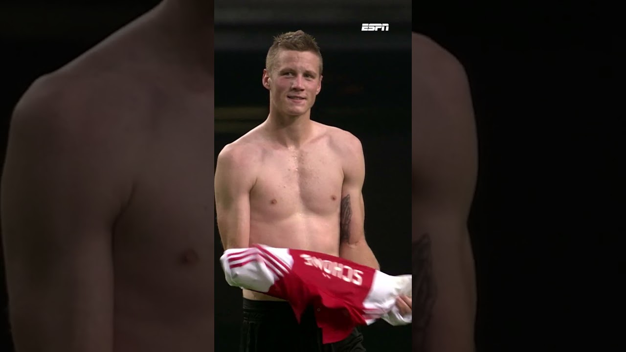 🔟JAAR🔙: Weghorst scoort tegen Ajax zijn eerste Eredivisie-goal en dat laat hem niet koud... 🥺