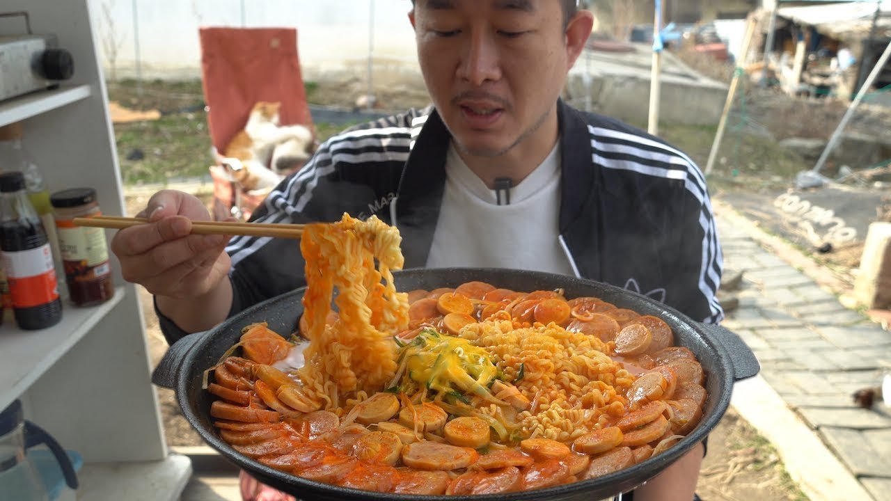 пудэччигэ Mukbang eating show