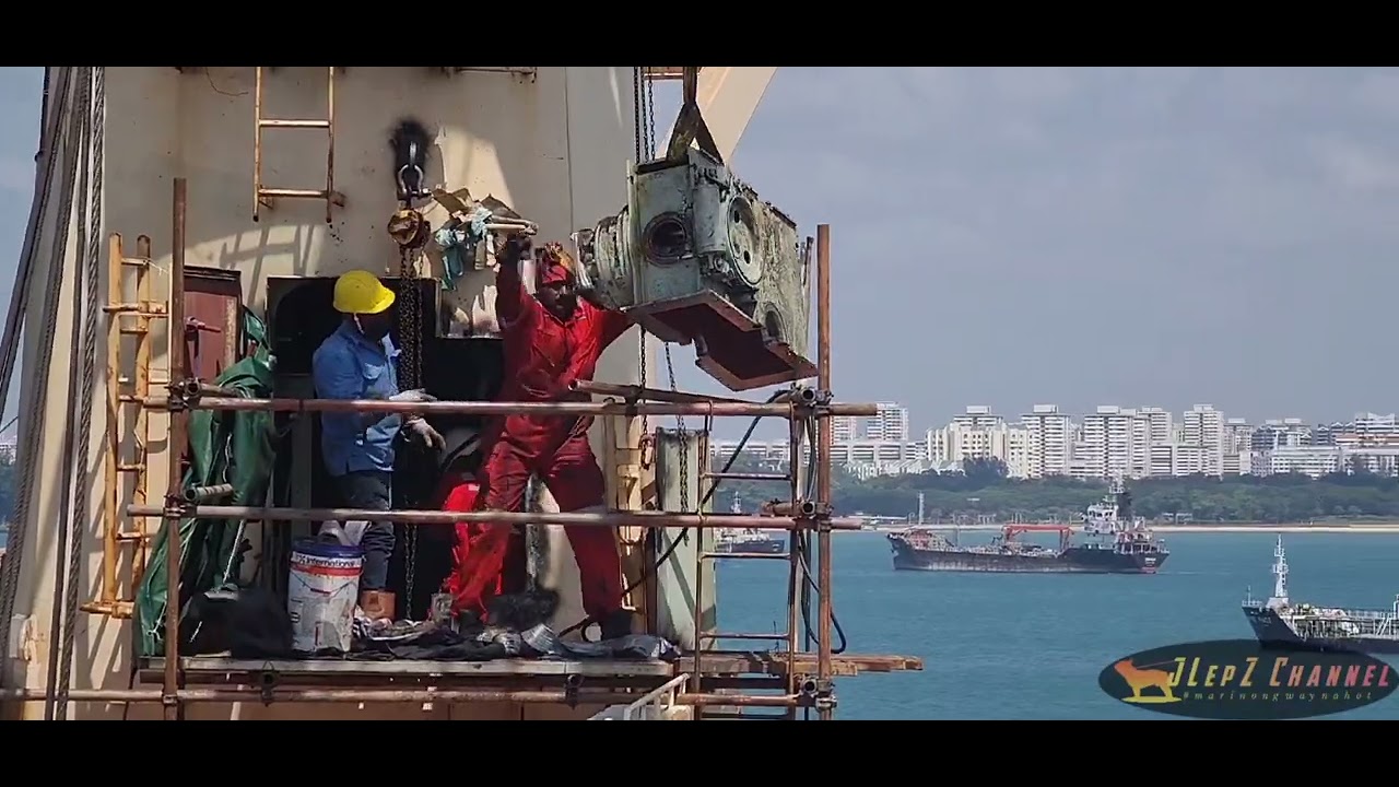 Lifting of Damage Deck Crane Luffing Gear Box