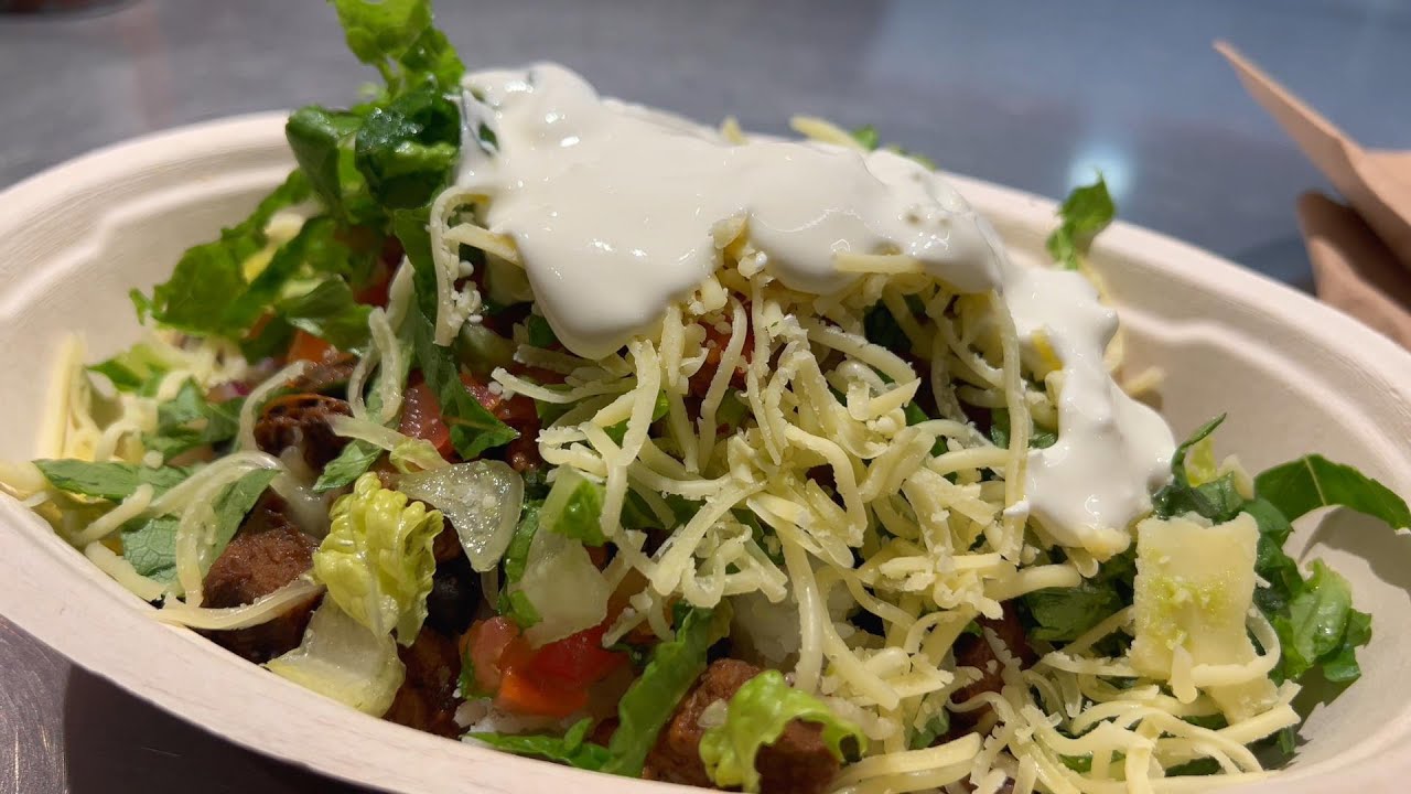 New Yorker Eats at Chipotle in London | The Worst I've Ever Had