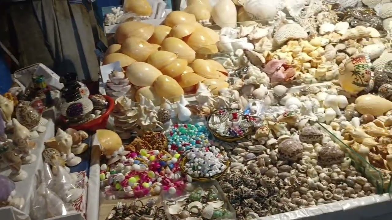 কক্সবাজার ঝিনুক মার্কেট :