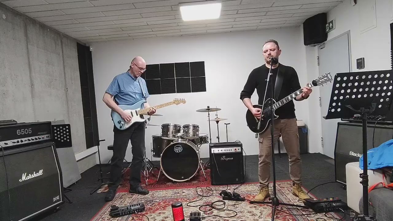 Człowiek który przemawiał do tłumu (No Smoking) cover