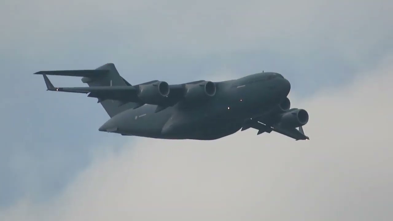 QATAR AIR FORCE LANDING AT LONDON STANSTED AIRPORT. QATAR AIR FORCE BOEING C-17A GLOBEMASTER 111 😎🤩
