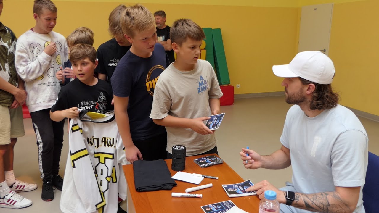 Malbork. Spotkanie z hokeistą Wojtkiem Stachowiakiem – Wicemistrzem Świata Elity.
