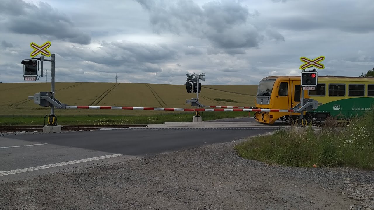 Železniční přejezd AŽD LED PV P 7039 Rovné-Divišov/Rozsochy 8.7.2020 Czech railroad crossing.