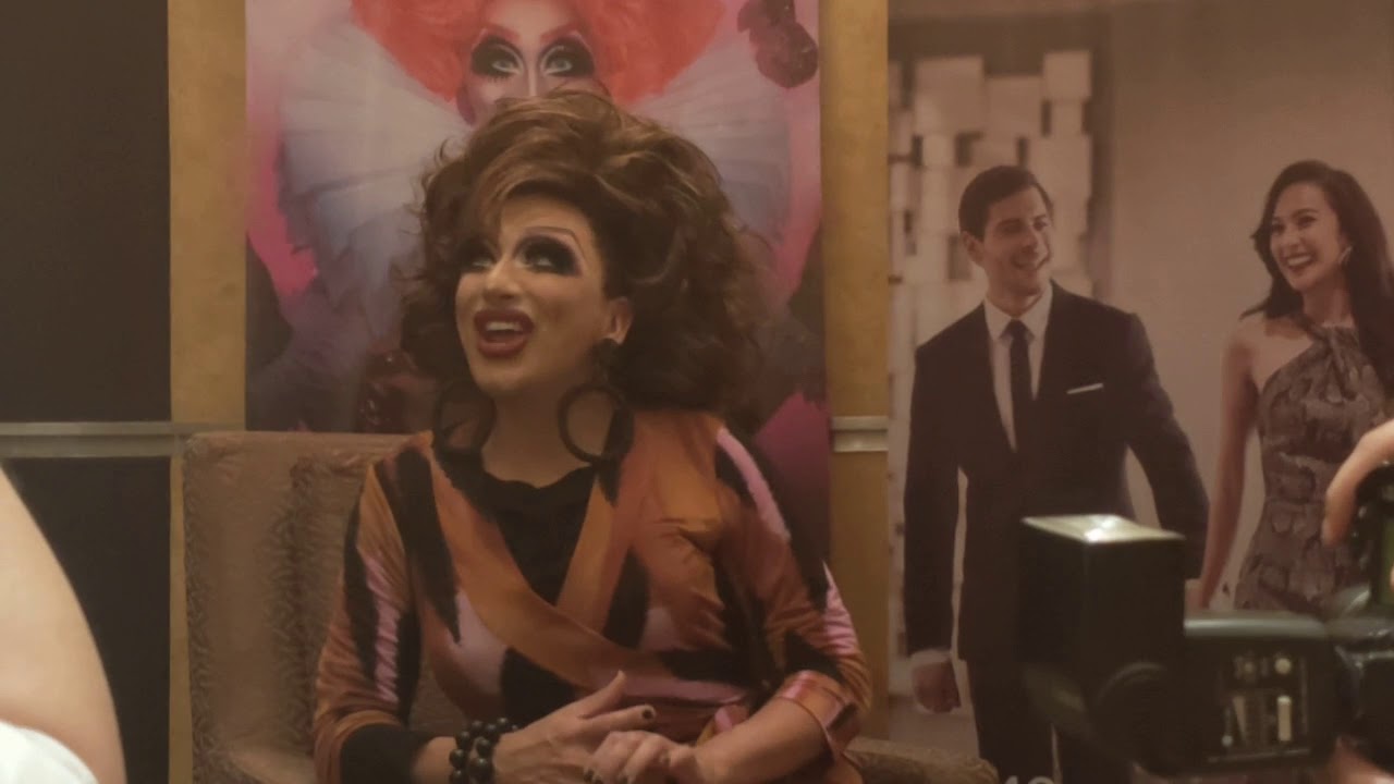 Bianca Del Rio talks about the dress of Manila Luzon