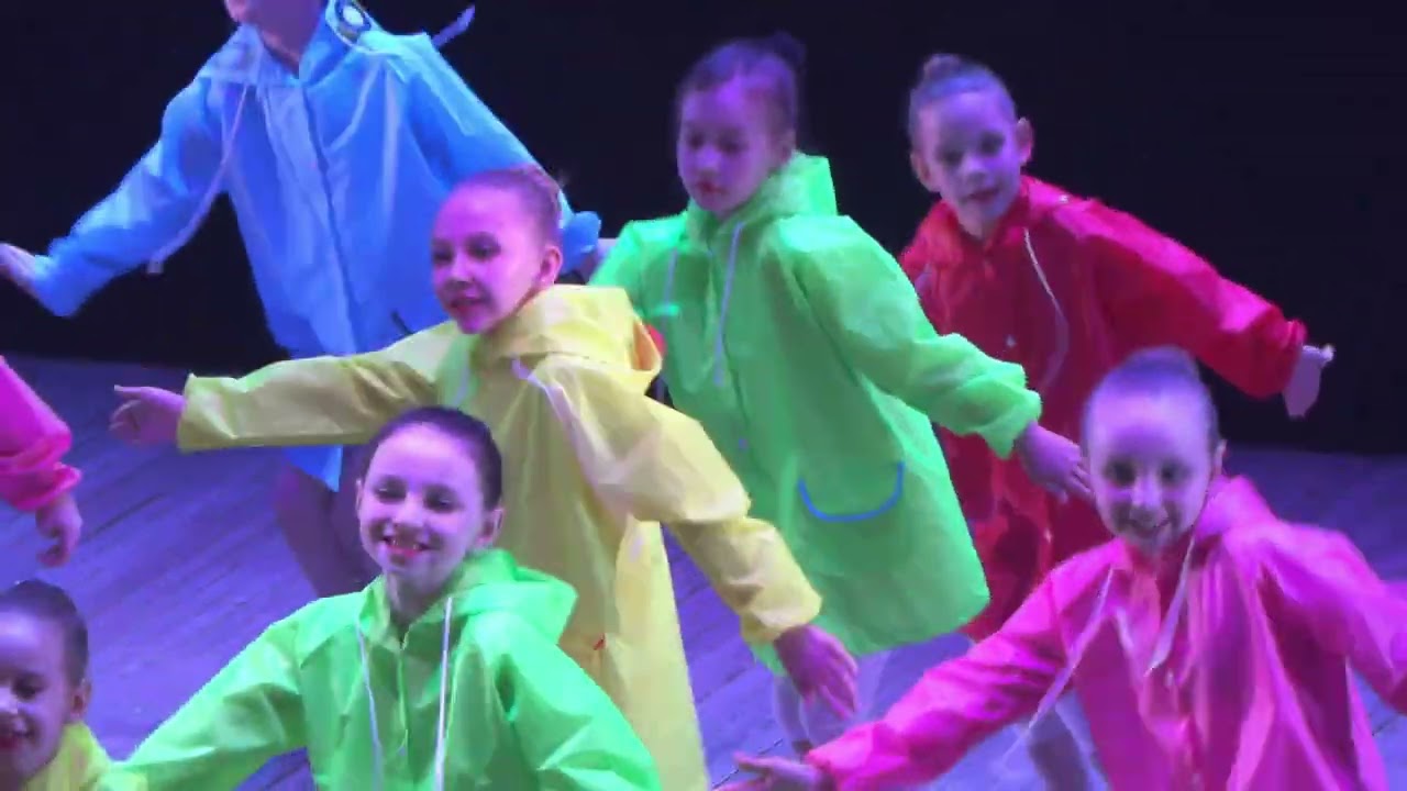 Босиком, под дождём. Танец в исполнении Карт-Бланш