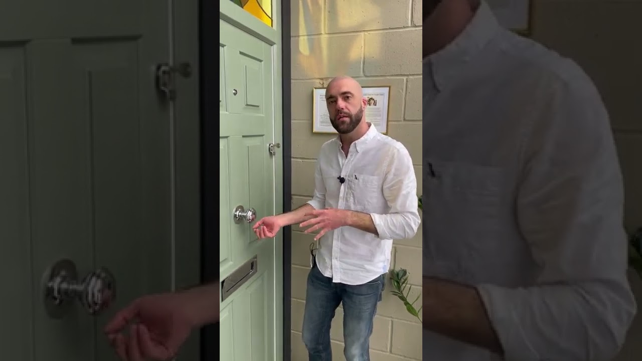AV2 - Locking system for Sashed Front doors