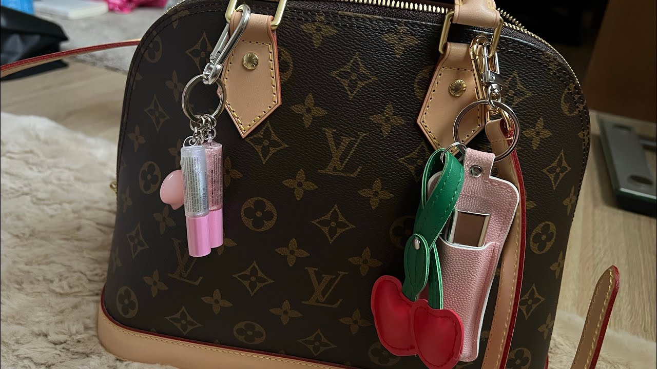 What’s in my Louis Vuitton Alma PM ~