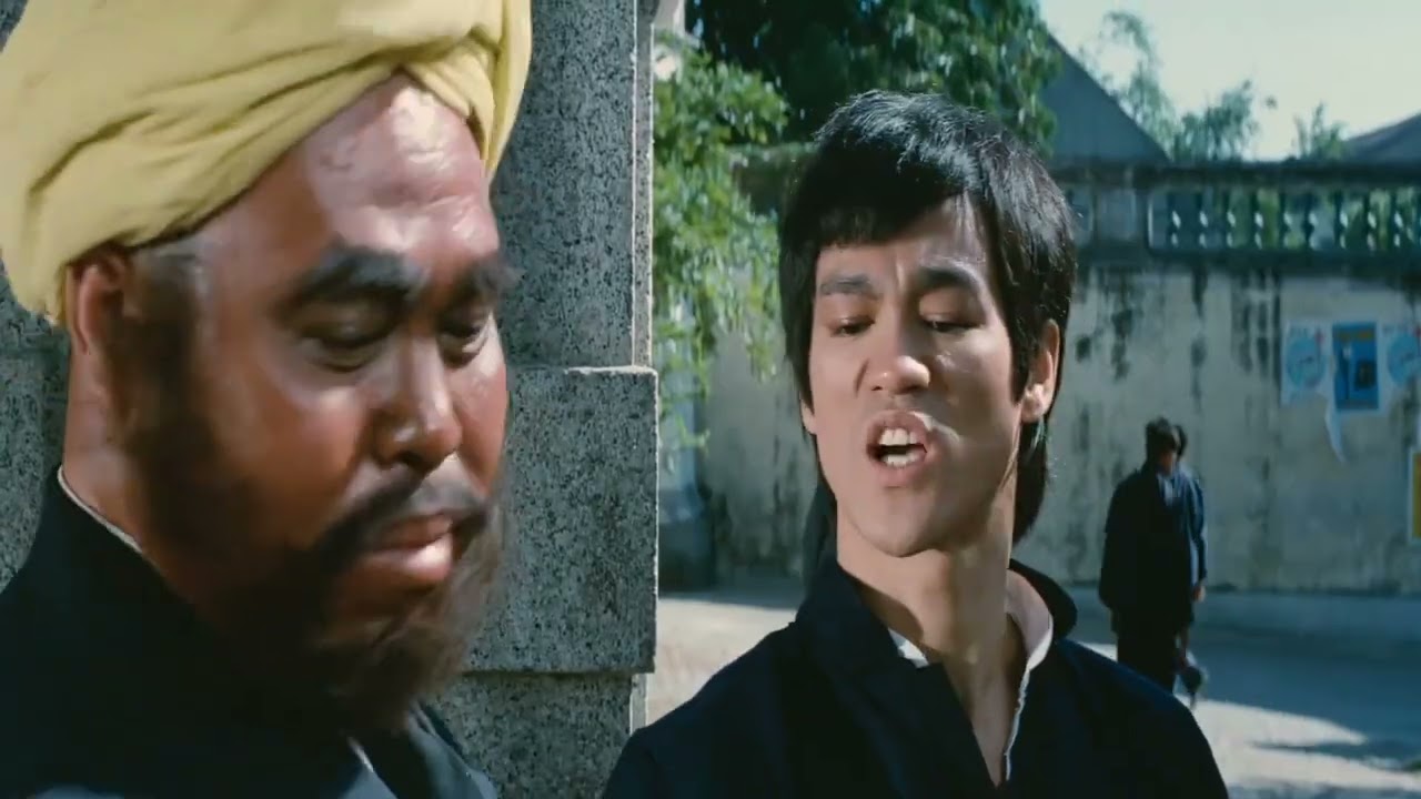 Bruce Lee pu&ntilde;o de furia no se permiten perros ni chinos 2023