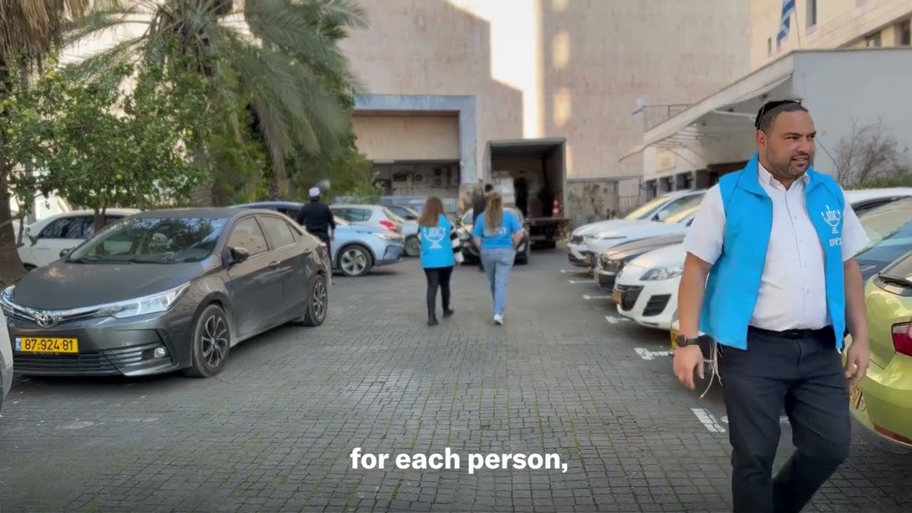 Distribution of equipment kits to evacuees from Beit Shemesh in Jerusalem hotels