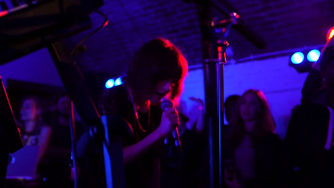 CHVRCHES 'Gun' Boiler Room LIVE Show