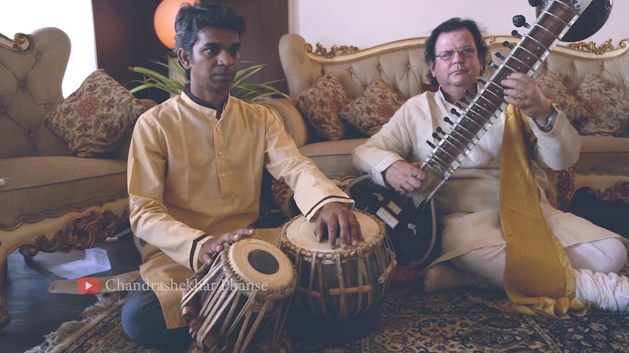 Ek Chatur Naar on the Sitar by Chandrashekhar Phanse