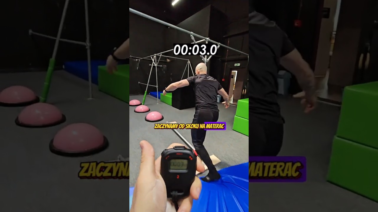 KTO WYGRA WYŚCIG W PARKU TRAMPOLIN?😁🤸 #challenge #salto #trick #parkour #freerunning #ninja