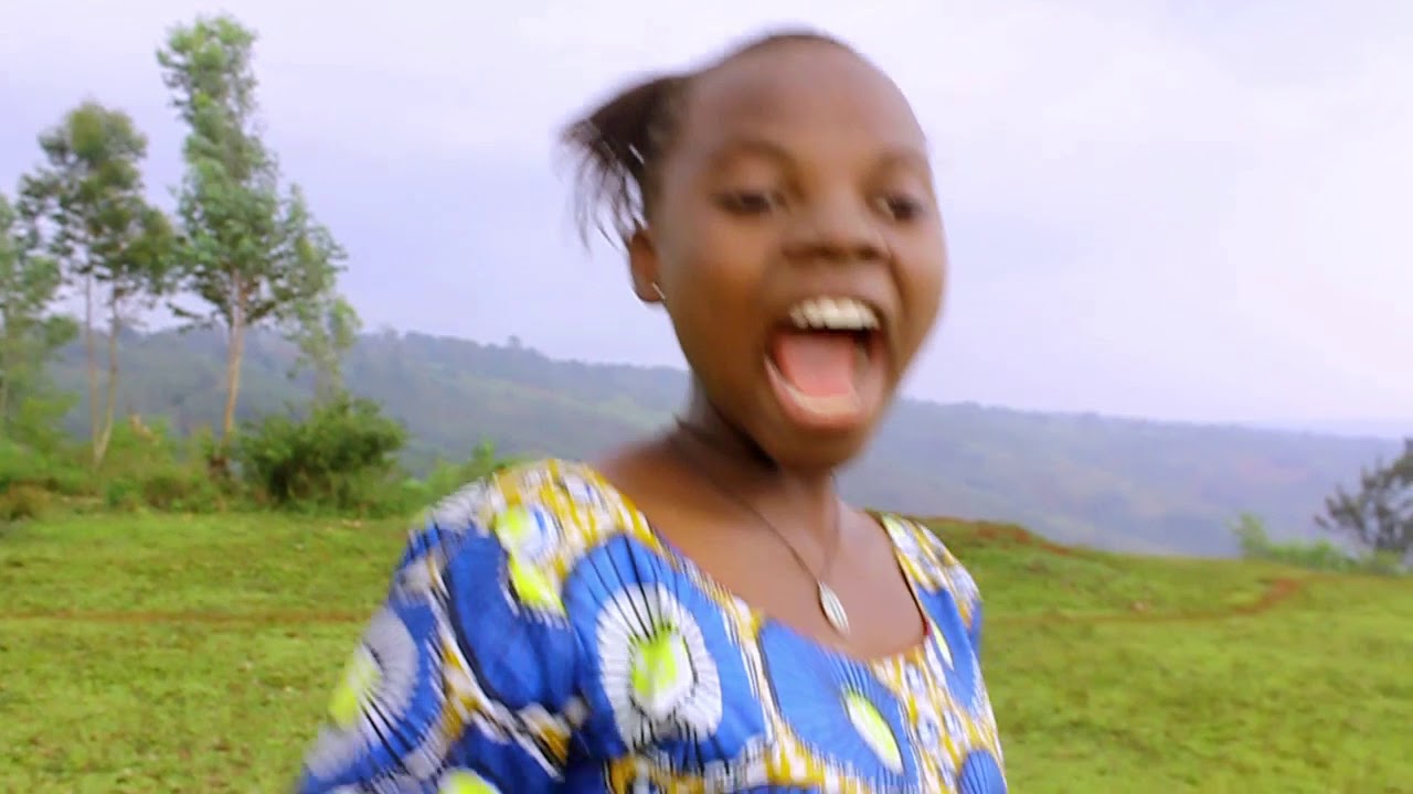 Watumishi wakaenda by Kwaya ya mtakatifu Cécilia kinama gasorwe