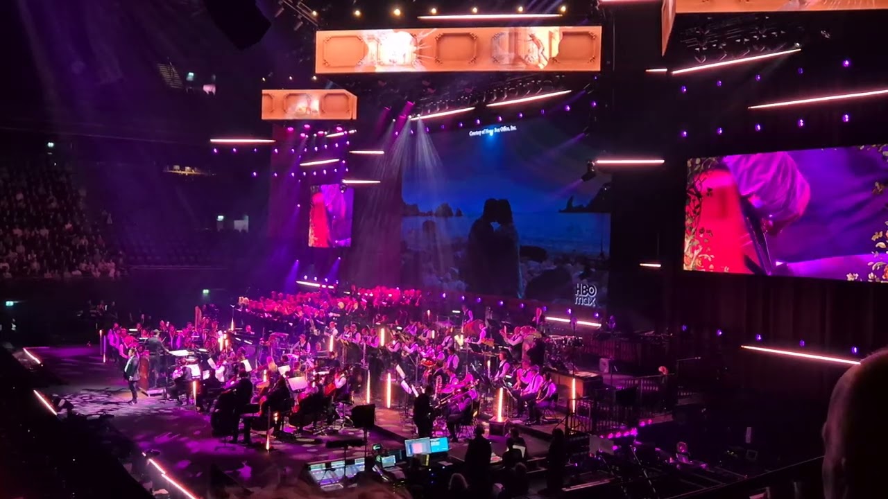 Metropool orkest met opkomende operazangeres uit Groot-Brittannië
