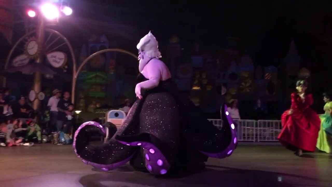 Ursula Leads Disney Villains Frightfully Fun Parade Mickey's Halloween Party 2017 Disneyland