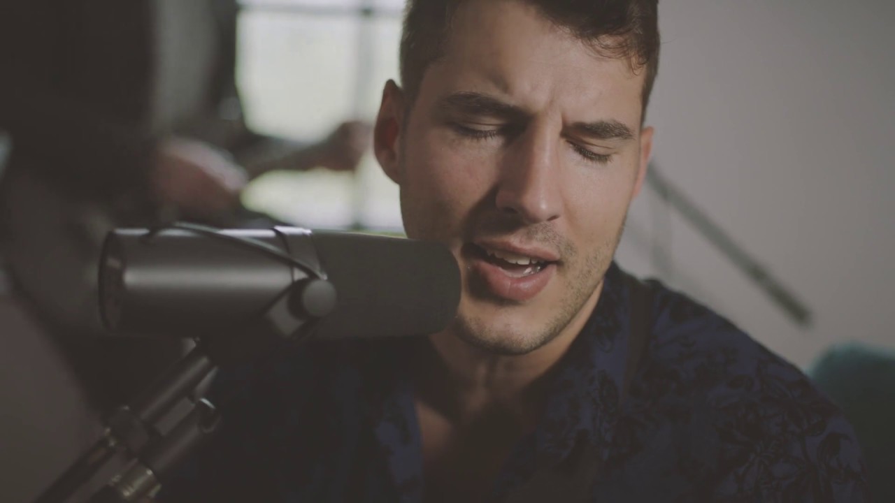 Kovic ~ Love Really Hurts Without You (Acoustic Session)