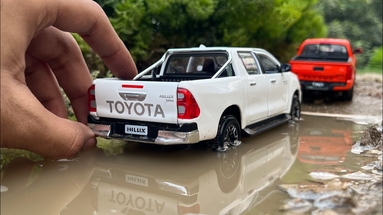 Распаковка Mini Toyota Hilux | Tacoma | Литые модели машин