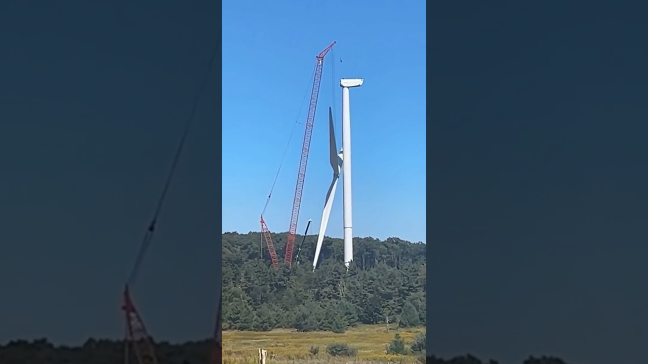 Crane Accident Caught On Tape! Wind Blades Dropped #windpower #crawler #craneaccident #crane