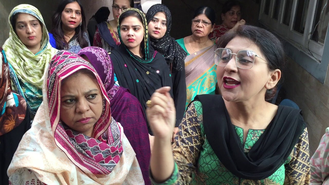 Ladybird Grammar School Karachi Parents Protest