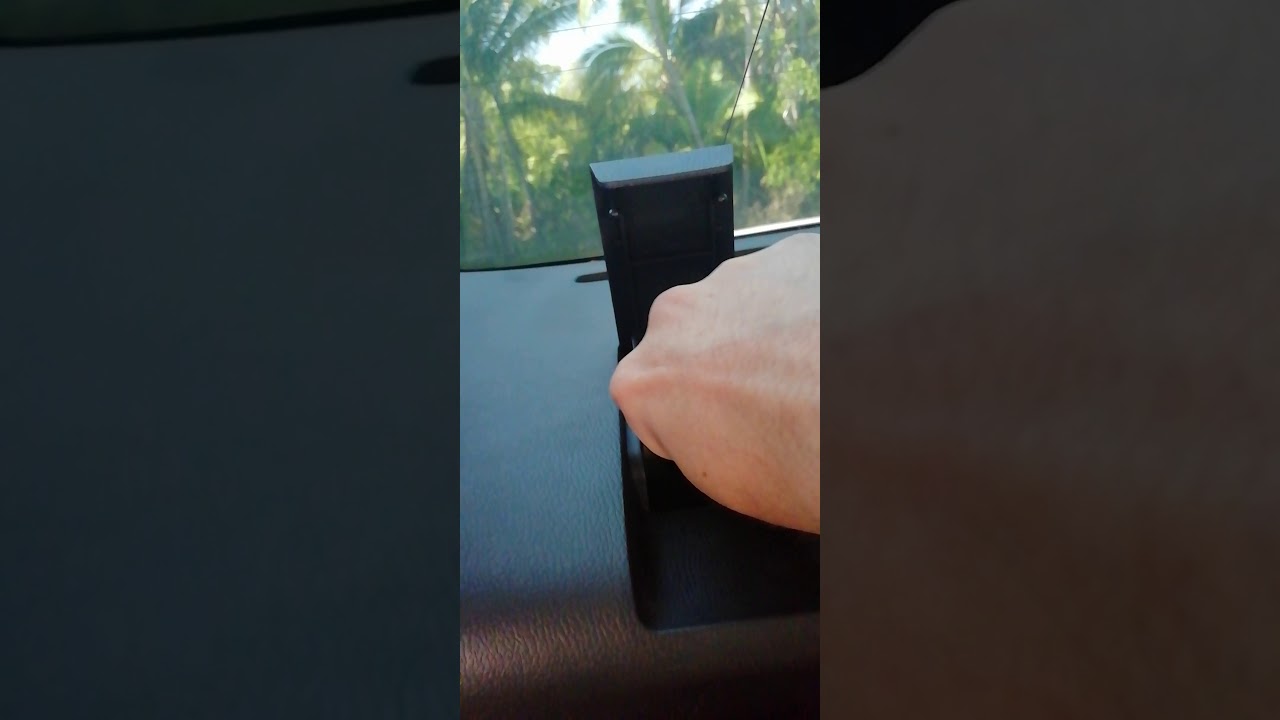 Como abrir la cajuela de un Mazda 3 2016 desde el interior del vehículo.