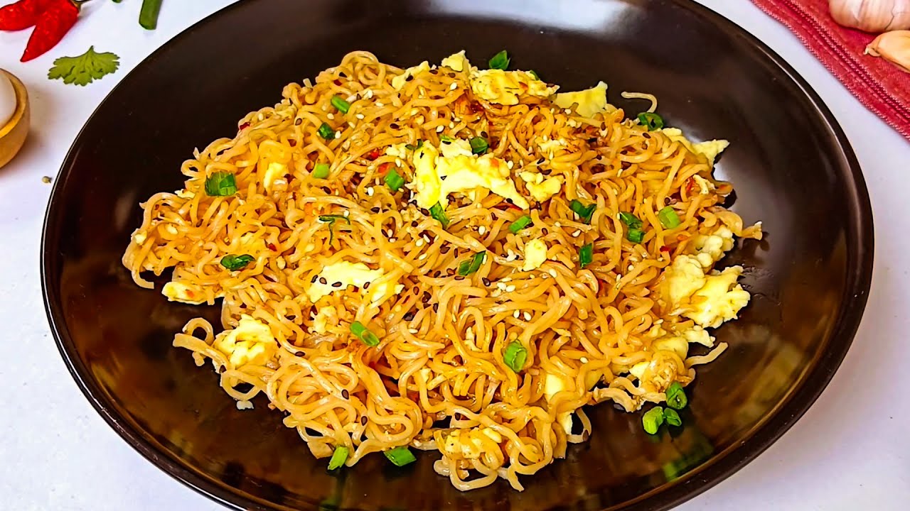 10-Minute Garlic-Chili Egg Noodles | Easy One-Pan Instant Ramen Recipe