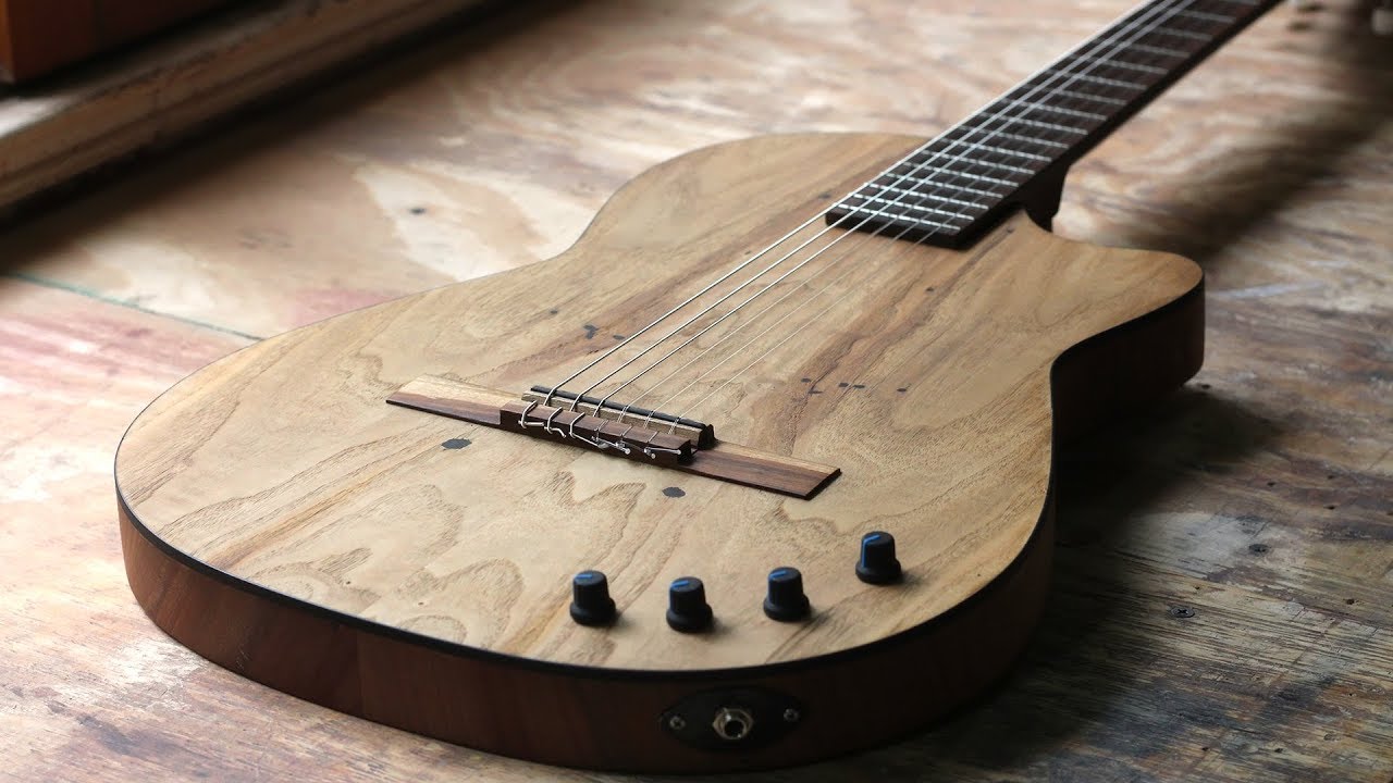 Guitarra clásica tipo Godin / Silent (disponible en HD)