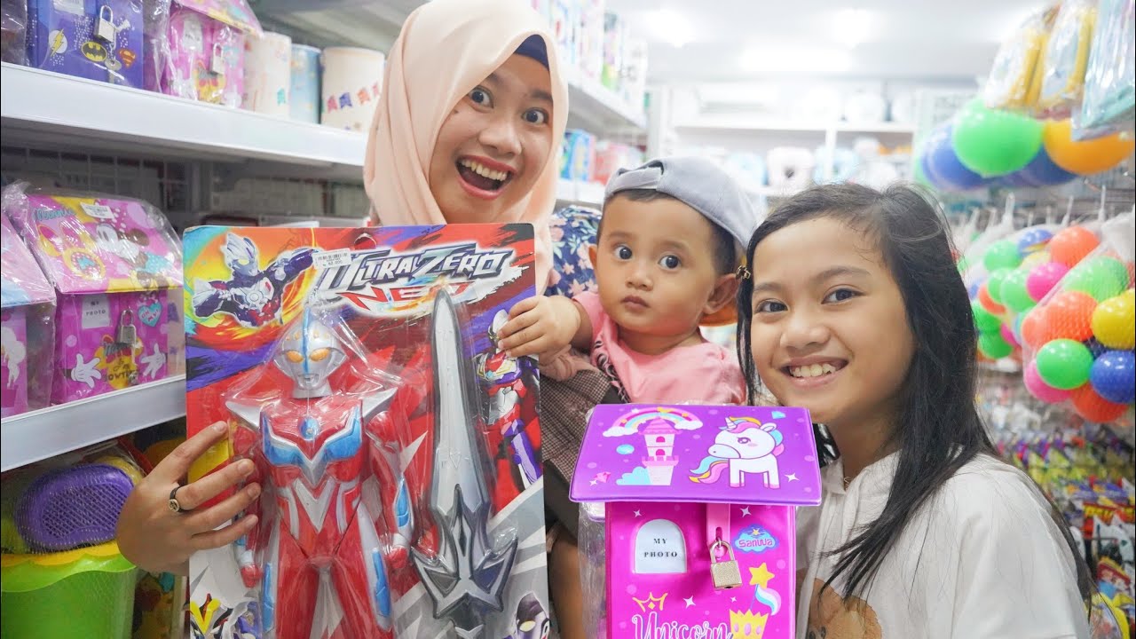 BELI CELENGAN DAN MAINAN ULTRAMAN 😱 Belajar menabung