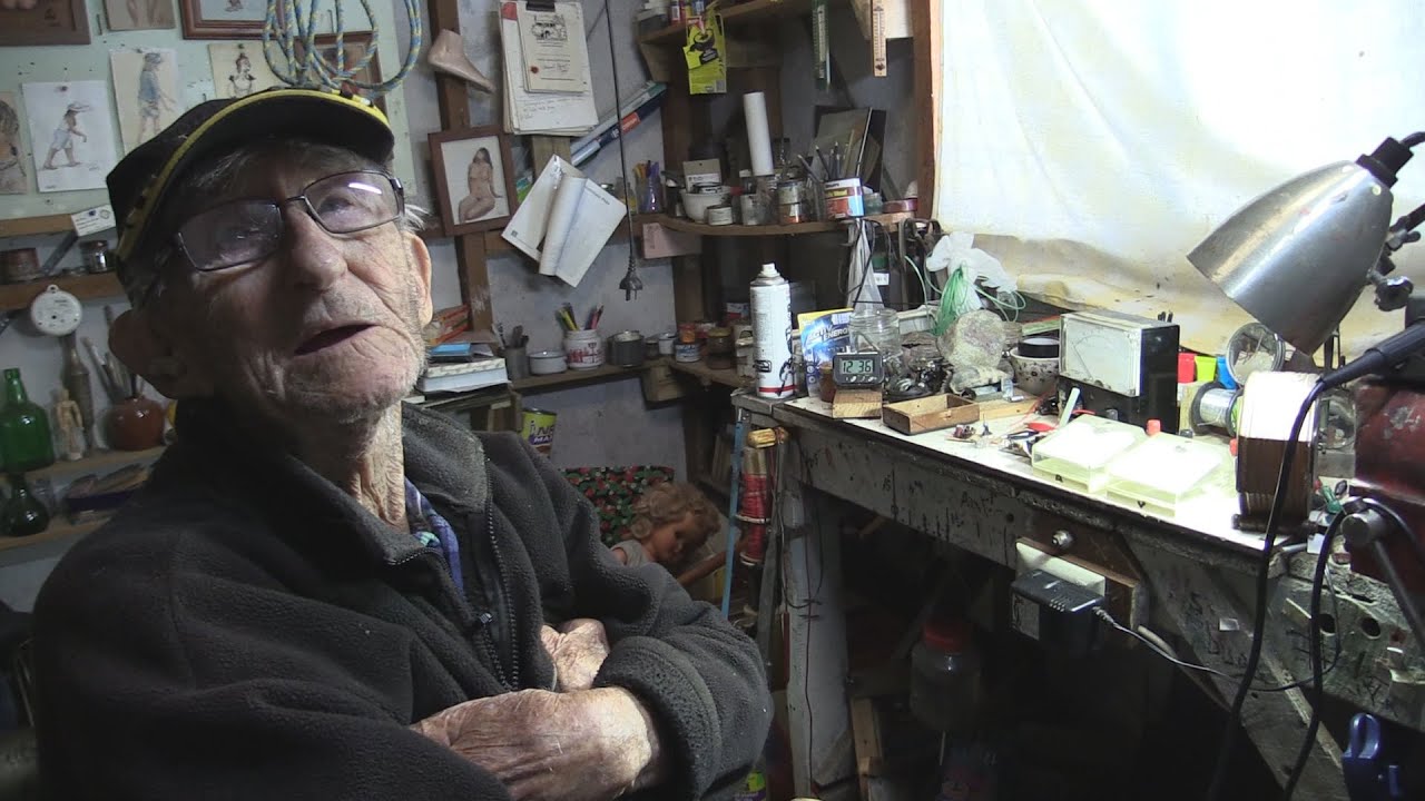 EEVblog #874 - World's Oldest Electronics Hobbyist!