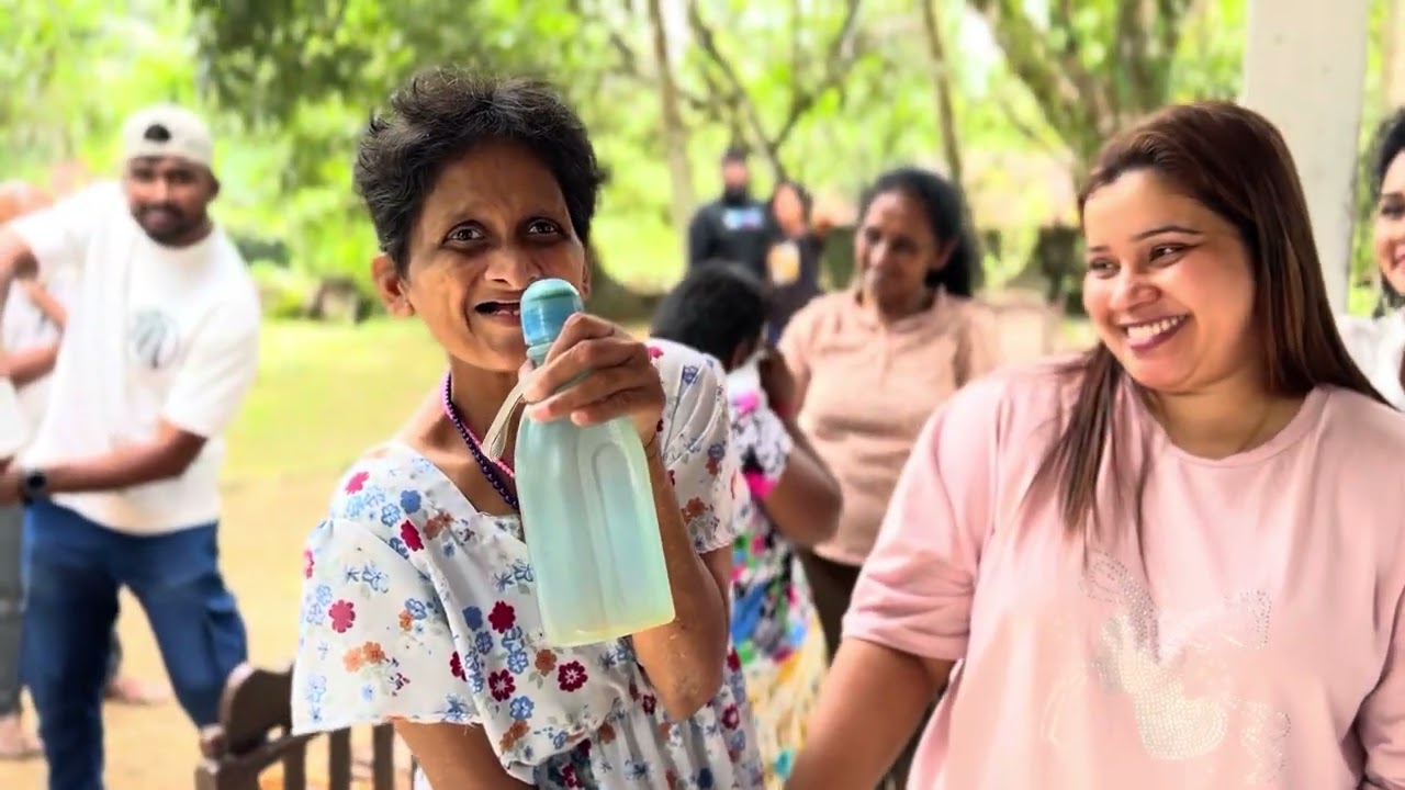 දයාසිලි කරපු දෙයක් 🩷🙏 #lokuayiya #love #alms #family #maupiyasewana