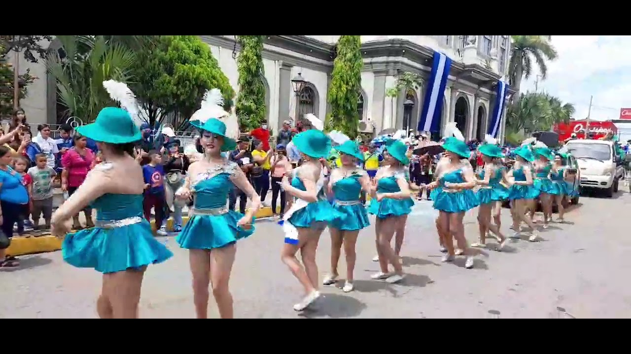INU'S Band, Chicas del Instituto Nacional de Usulután en desfile cívico 2022.