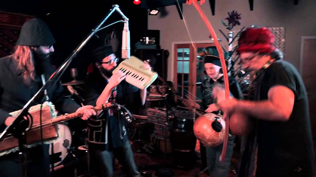 Cyro Baptista and Banquet of the Spirits - Mumakata